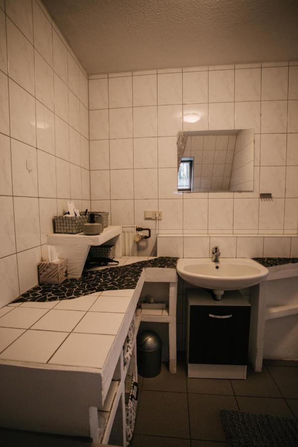 Eigenes Maisonettehaus In Idyllischer Lage Mit Balkon, Nahe Messe, 24H Self-Check In, Gratis Parken Schwabach Ngoại thất bức ảnh