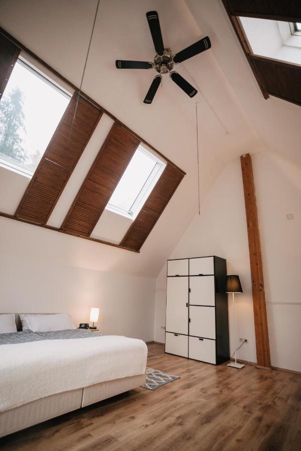 Eigenes Maisonettehaus In Idyllischer Lage Mit Balkon, Nahe Messe, 24H Self-Check In, Gratis Parken Schwabach Ngoại thất bức ảnh